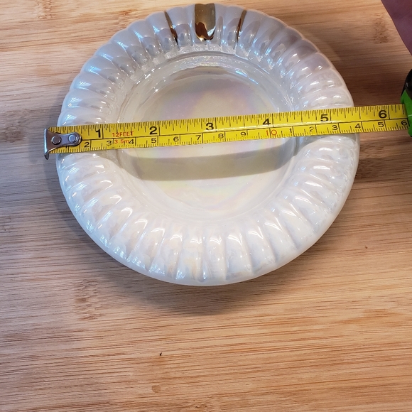 White ceramic ash tray with pearl glaze finish and gold accent, made in Italy - Picture 7 of 7